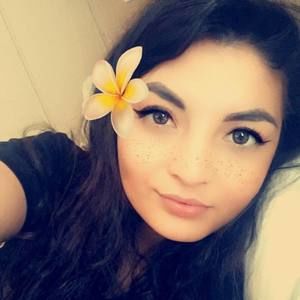 Meet your Posher, Roya